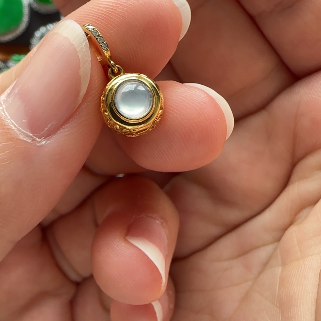 翡翠颈饰18K金镶嵌冰蛋