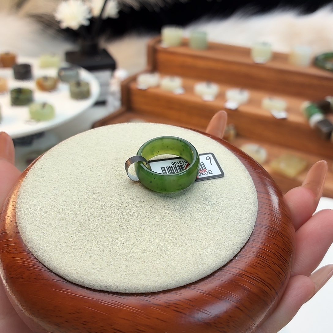 和田玉未镶嵌戒指碧玉轮胎16.8j170