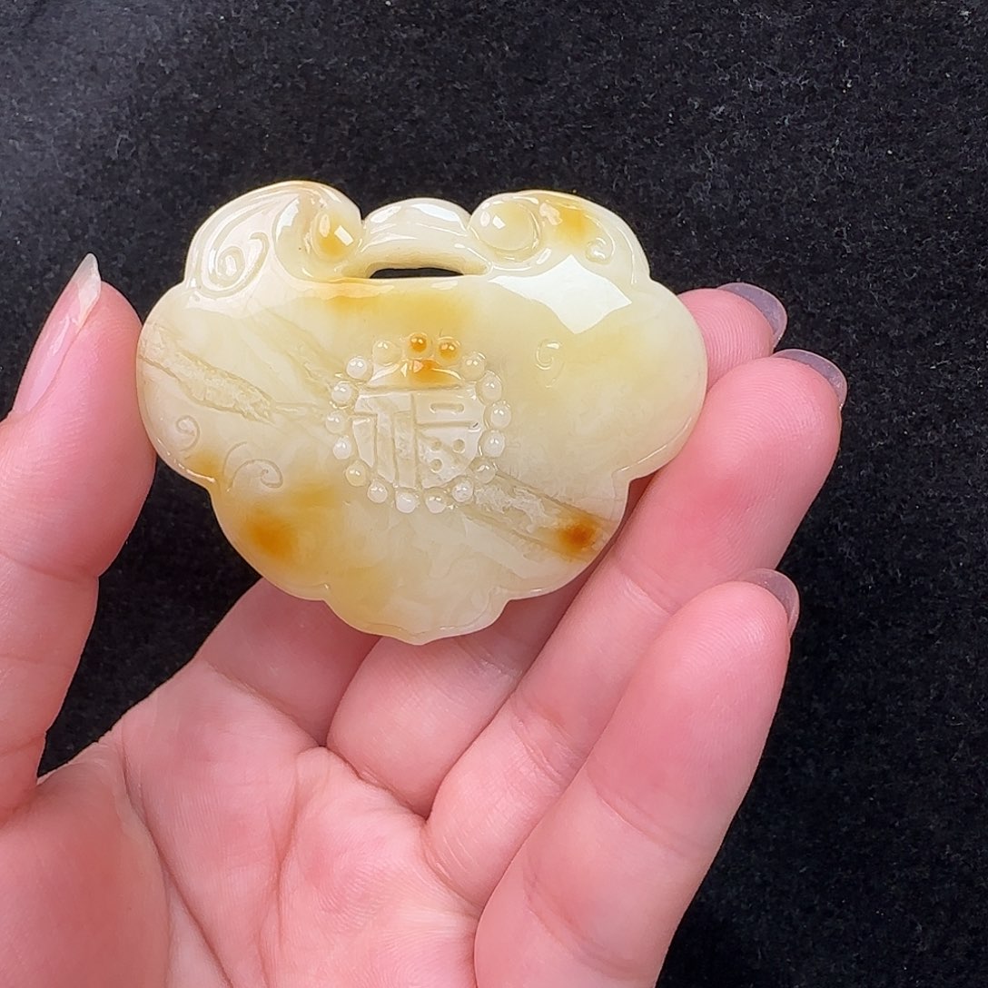 蜜蜡未镶嵌珠宝奇石