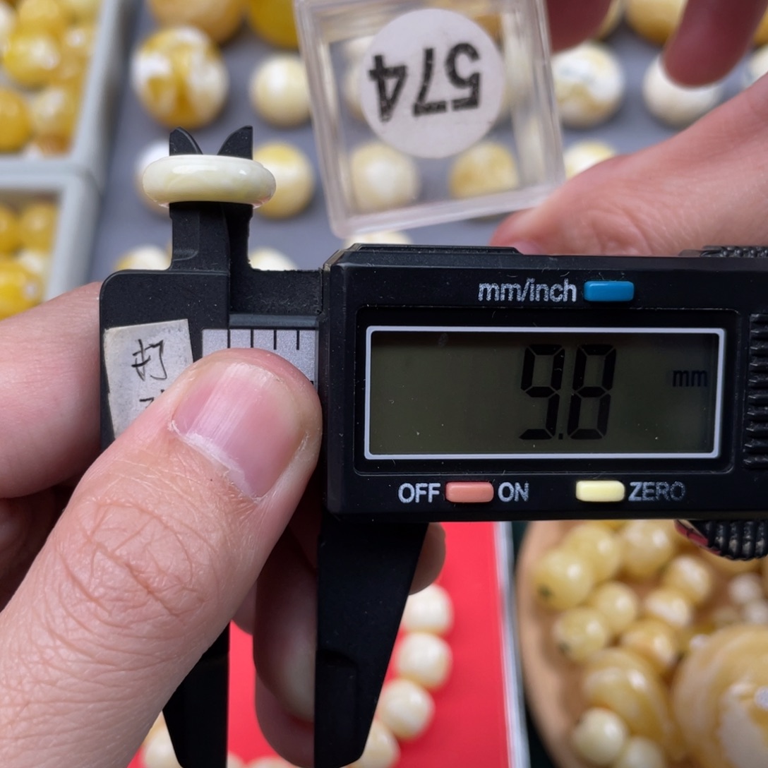 蜜蜡珠宝奇石未镶嵌