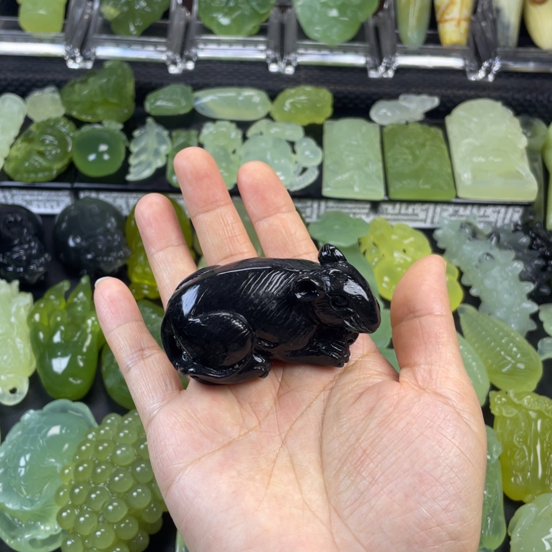 蛇纹石玉未镶嵌珠宝奇石