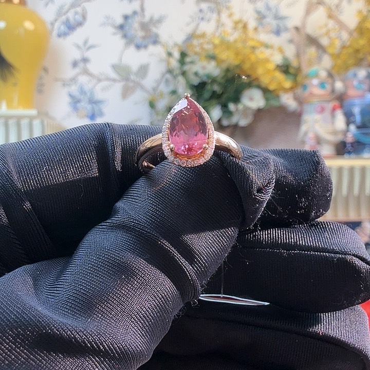 碧玺戒指18K金镶嵌碧玺戒指18K金镶嵌