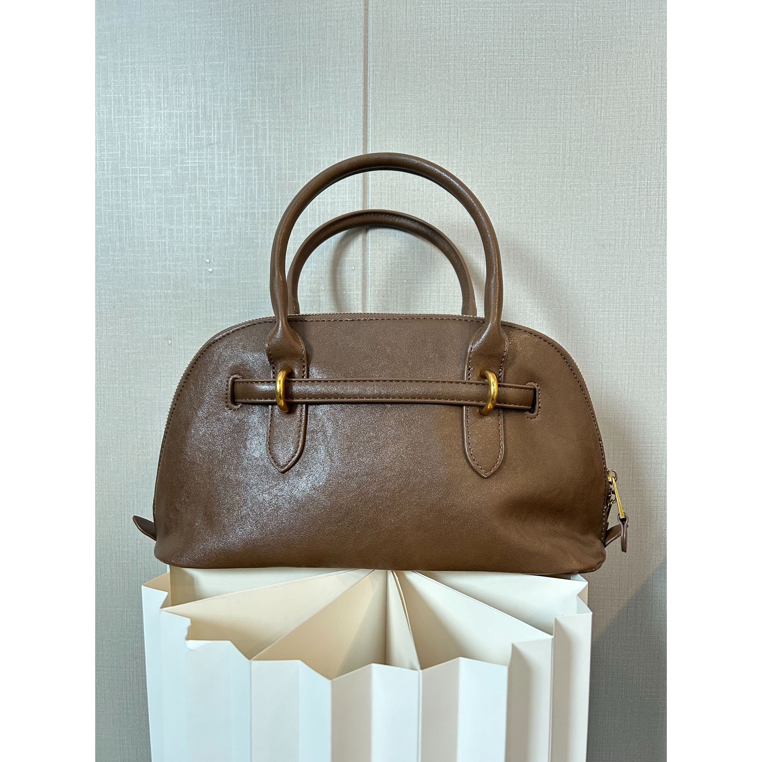 TOLEX2025新款手工时尚百搭女包贝壳手提棕色