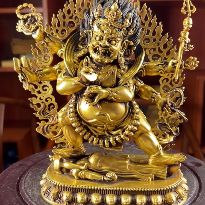 半**睡佛像的造型和造型都