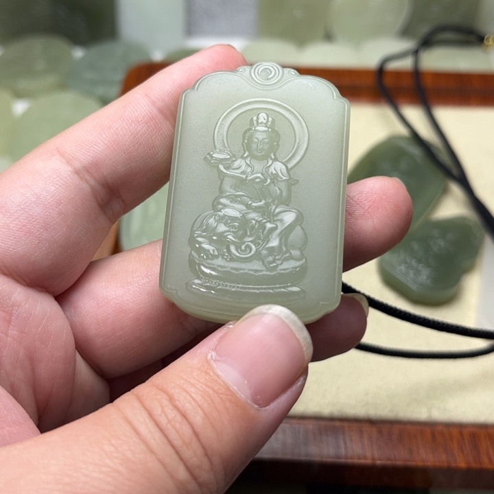 和田玉未镶嵌颈饰苹*?