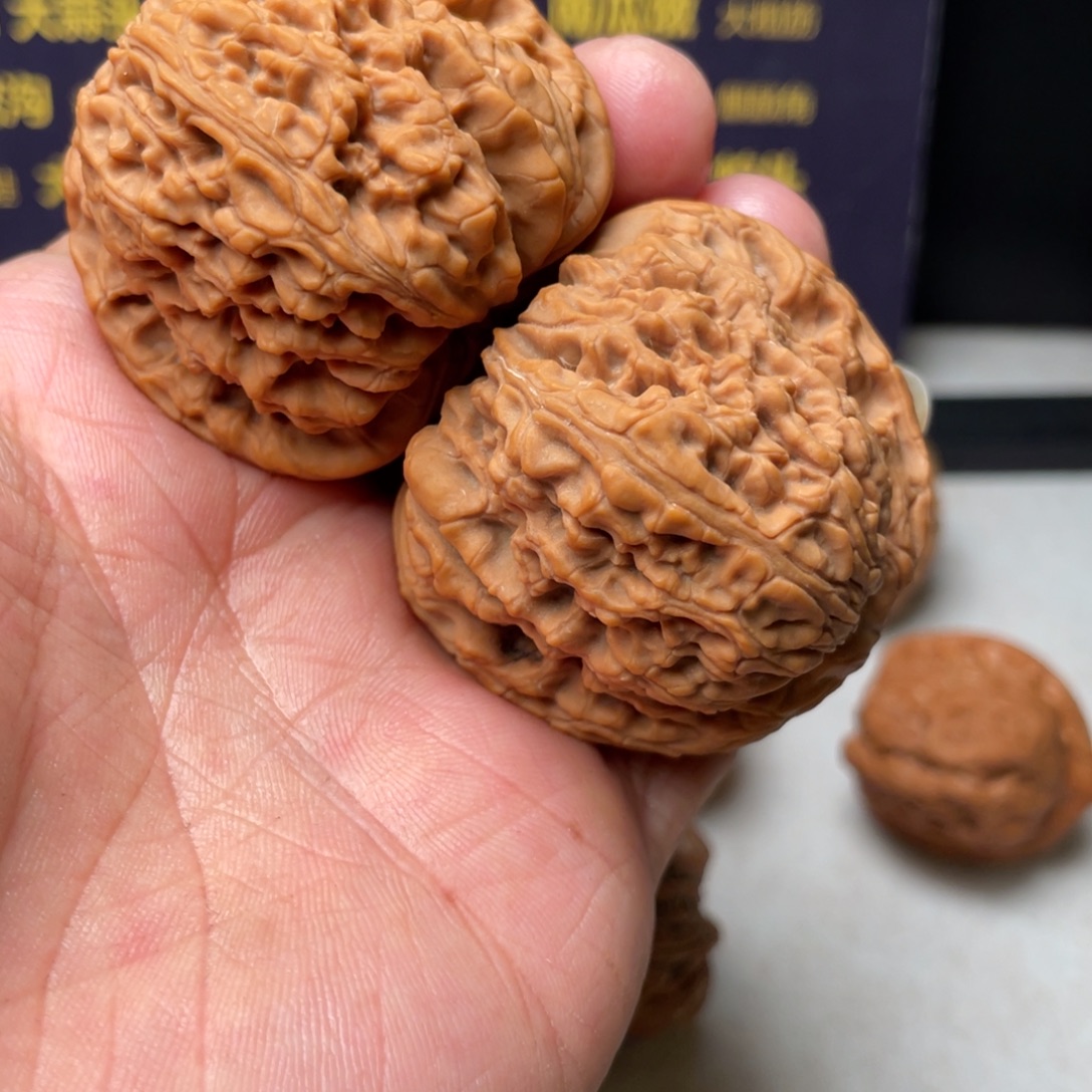 友***鱼吊坠文玩核桃46尺全品南疆石