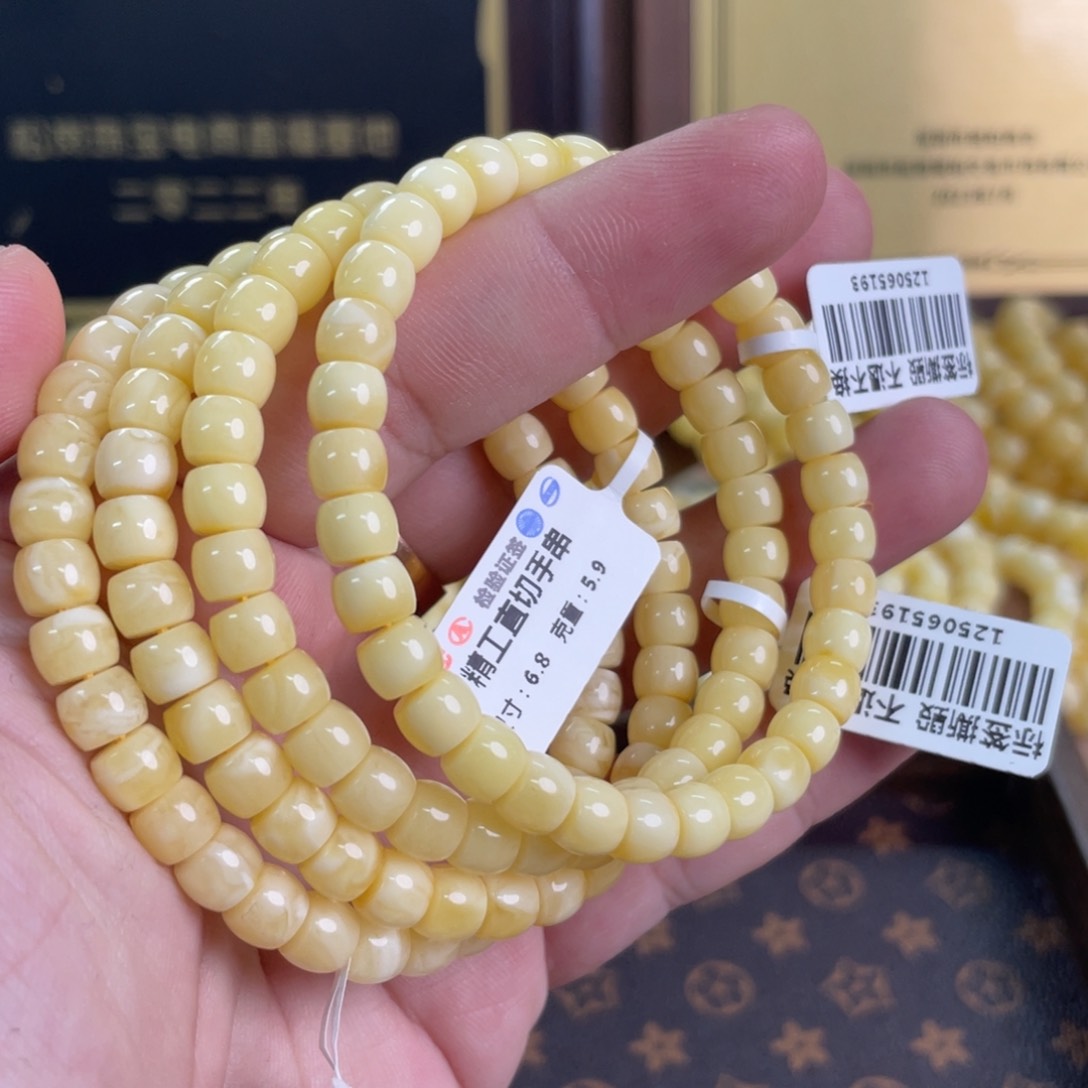 蜜蜡裸石未镶嵌166000000多样性发其一