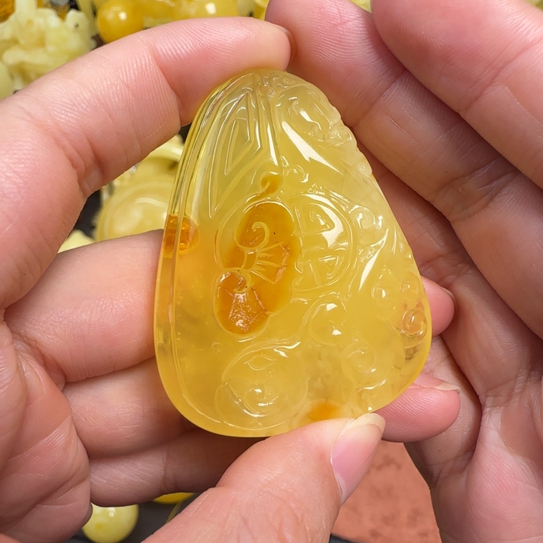 蜜蜡未镶嵌珠宝奇石