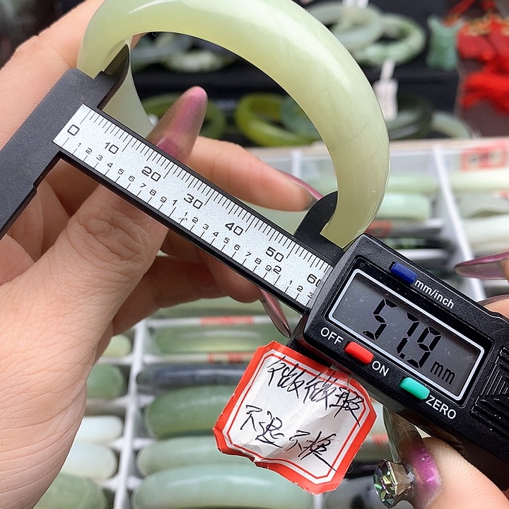 蛇纹石玉手镯未镶嵌833