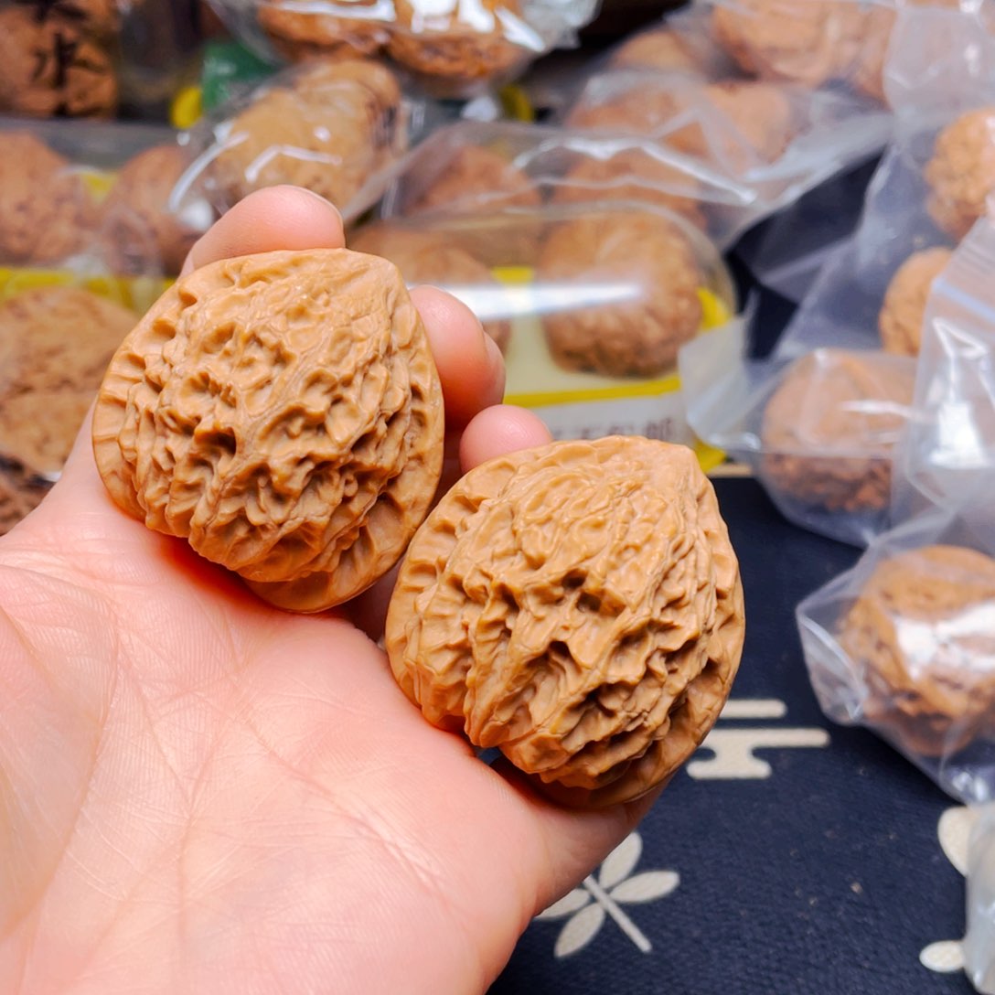 吊坠文玩核桃金牛一对