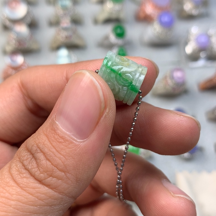 翡翠未镶嵌戒指路路通