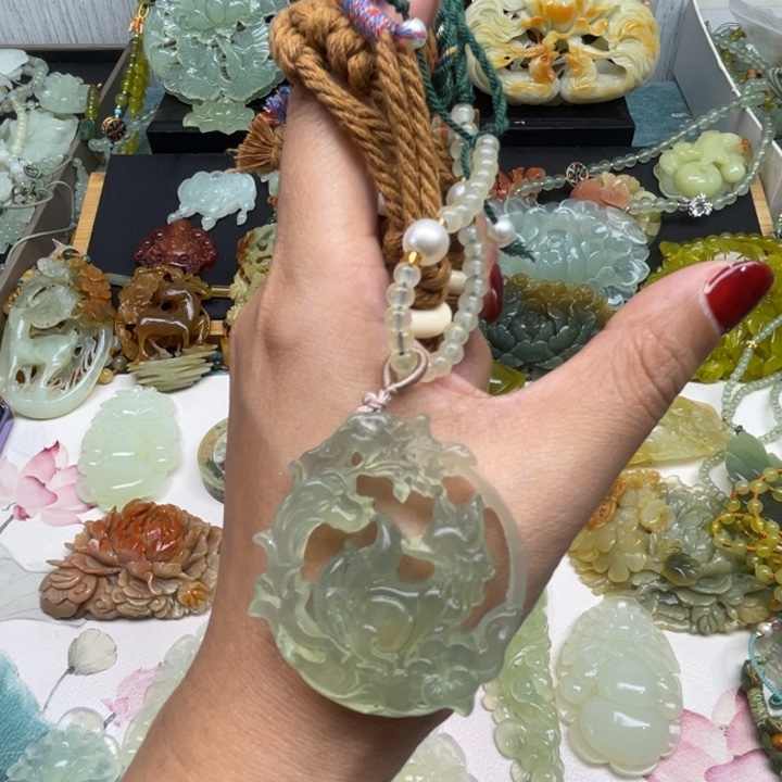 蛇纹石玉未镶嵌颈饰