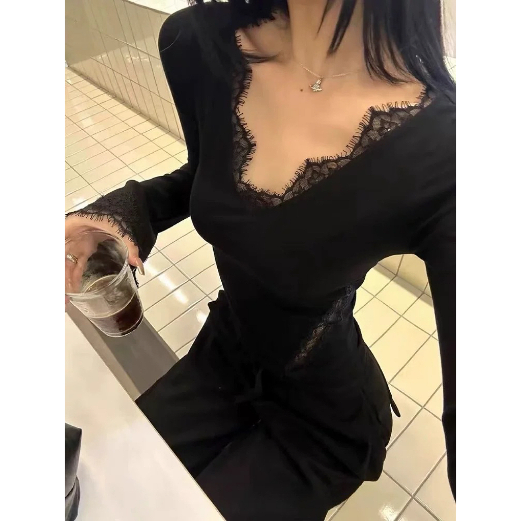 徐秋阳  心动一下 百搭时尚休闲设计感显瘦显白蕾丝上衣11956