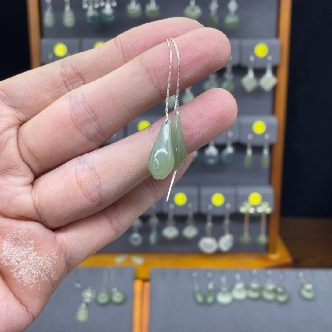 ****理和田玉银S925镶嵌耳饰