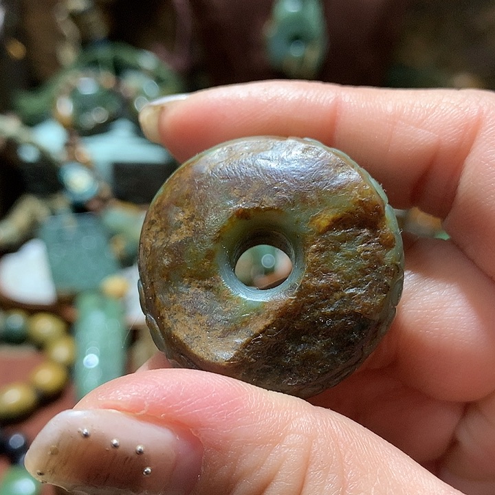 未镶嵌岫岩河磨玉（透闪石质玉）挂件天*?