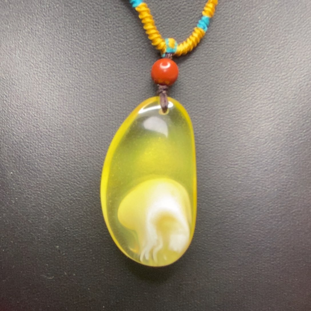 琥珀颈饰未镶嵌唐