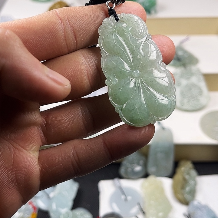 翡翠颈饰未镶嵌翡翠