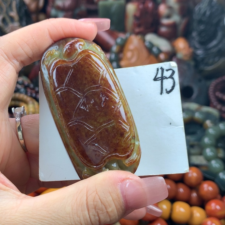 透闪石质玉未镶嵌珠宝奇石