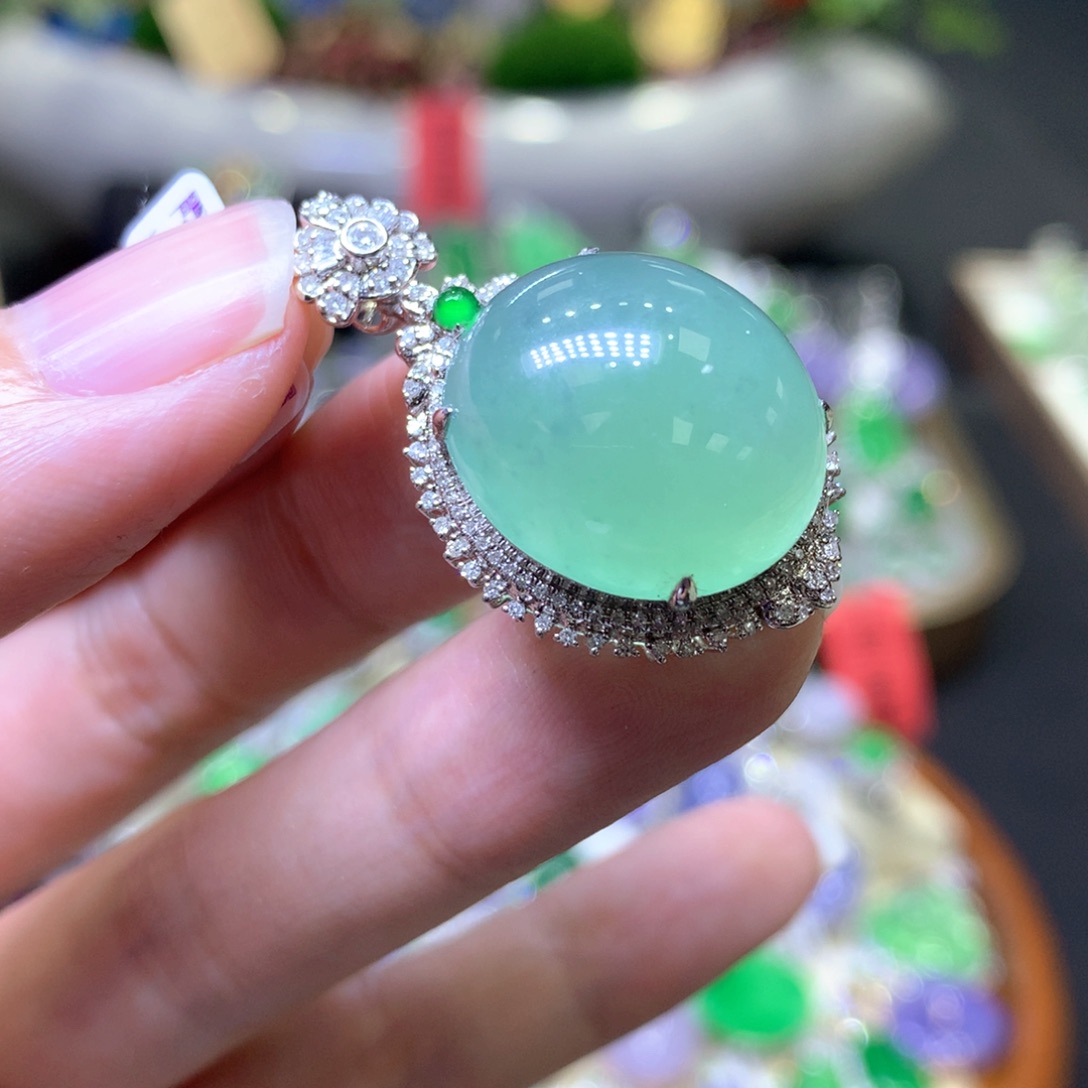 【闪购商品】翡翠颈饰18K金镶嵌翡翠吊坠项链