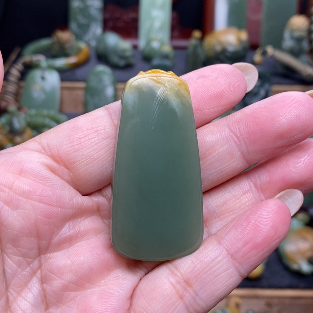 岫岩河磨玉（透闪石质玉）未镶嵌挂件