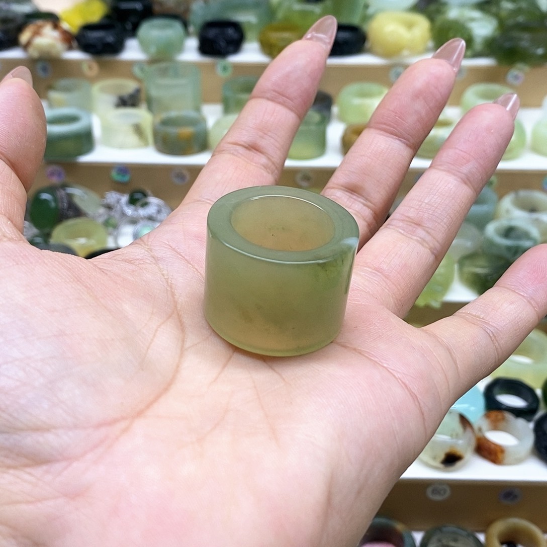 岫玉天然玉石未镶嵌夹**米