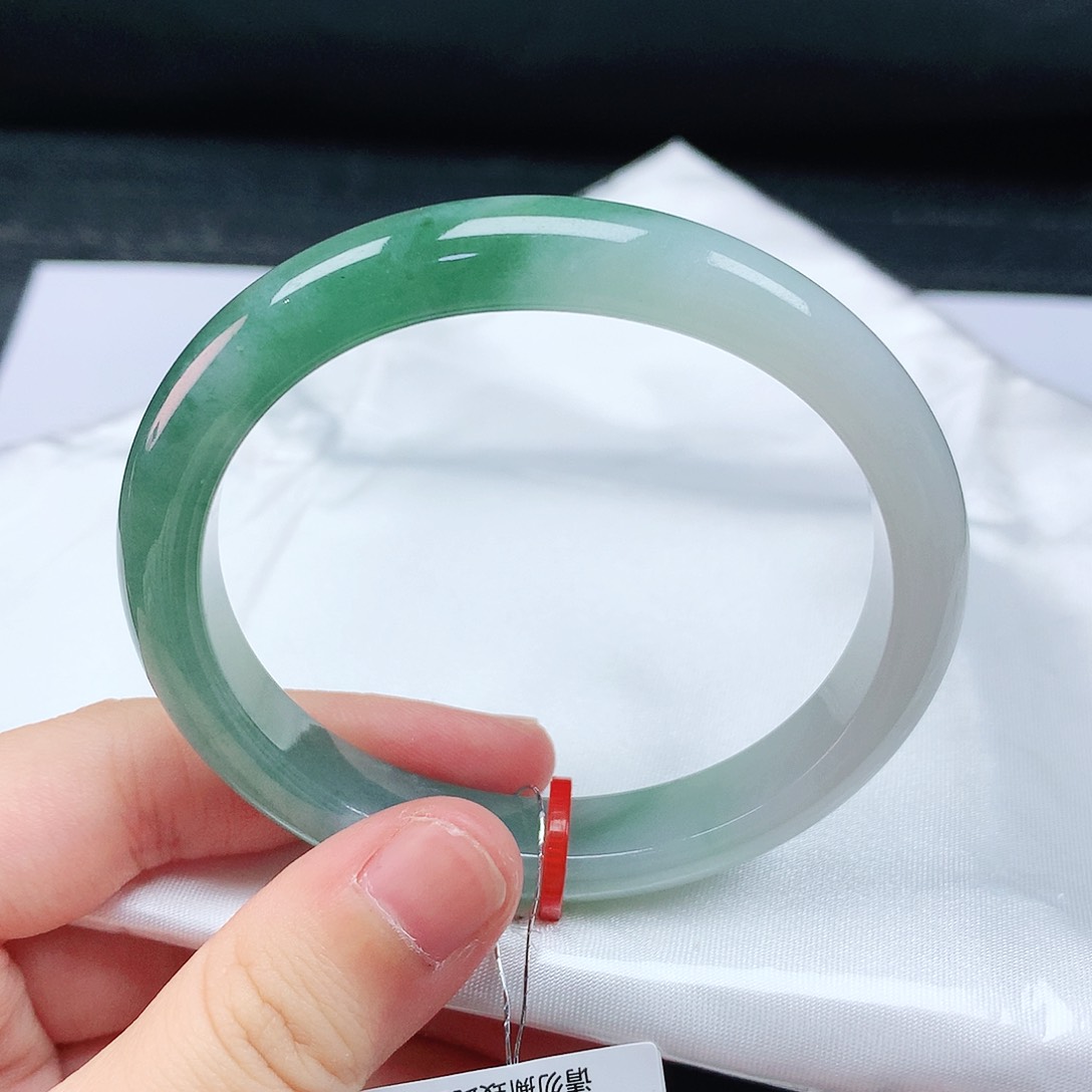 翡翠手镯未镶嵌54贵