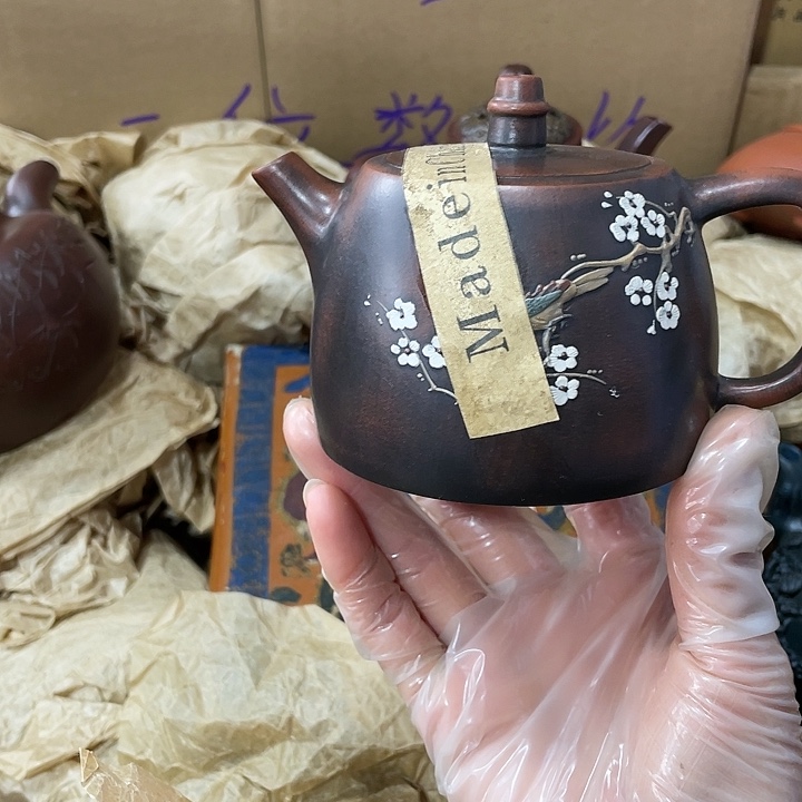 茶壶紫砂矿泥料，手工制作一把紫砂壶。