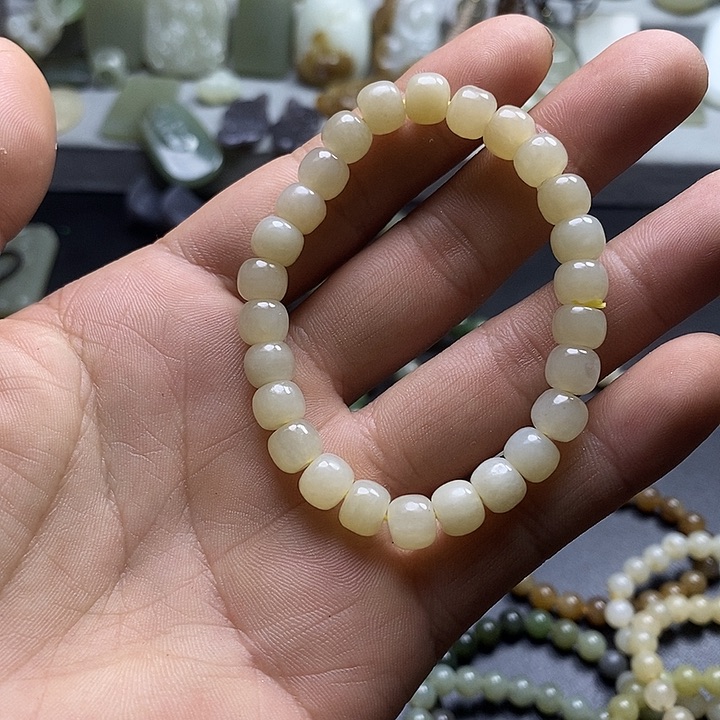 和田玉未镶嵌颈饰奶**姨