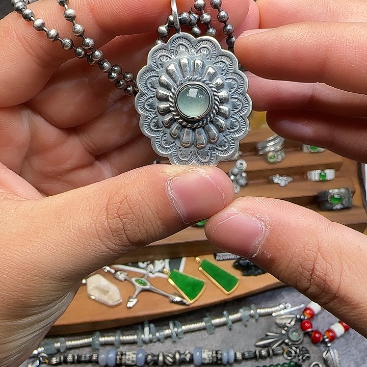 P***o翡翠银S925镶嵌颈饰