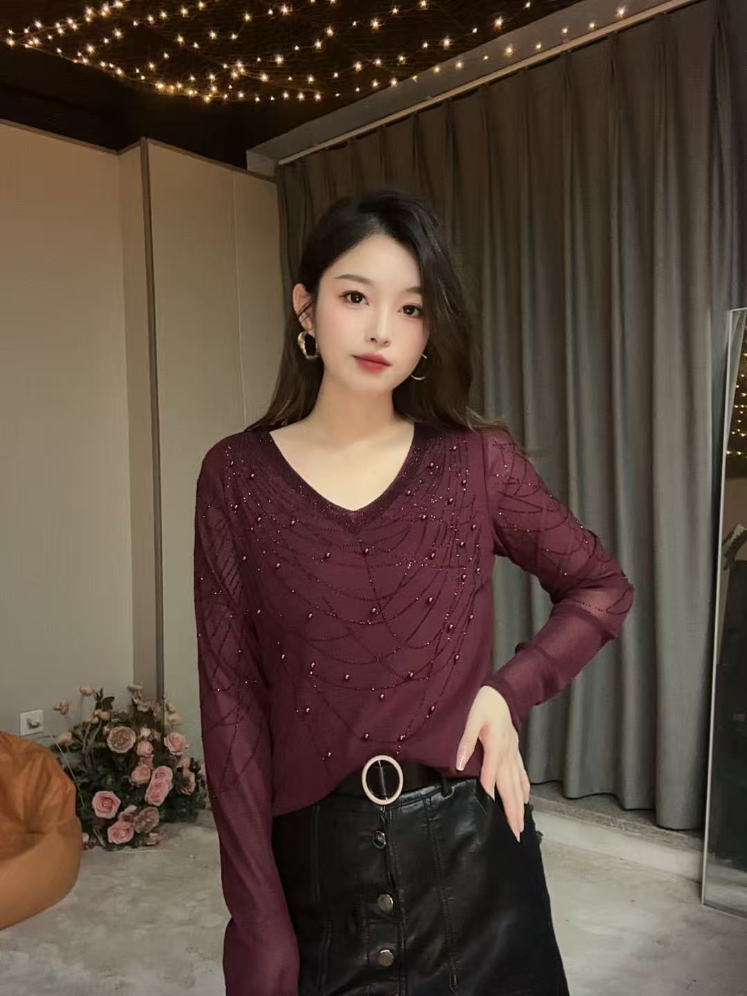 【秋季新款】欧货V领亮钻钉珠爆款洋气时尚重工烫钻长袖打底女