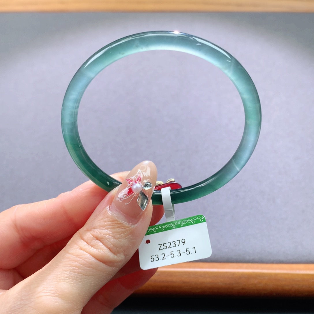 翡翠手镯未镶嵌天然翡翠手镯叮当镯