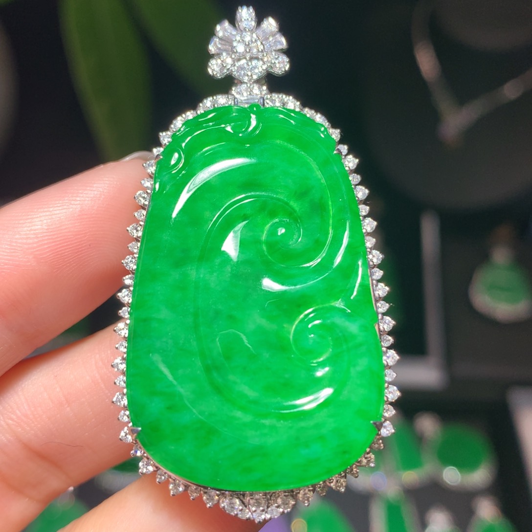 翡翠颈饰18K金镶嵌翡翠