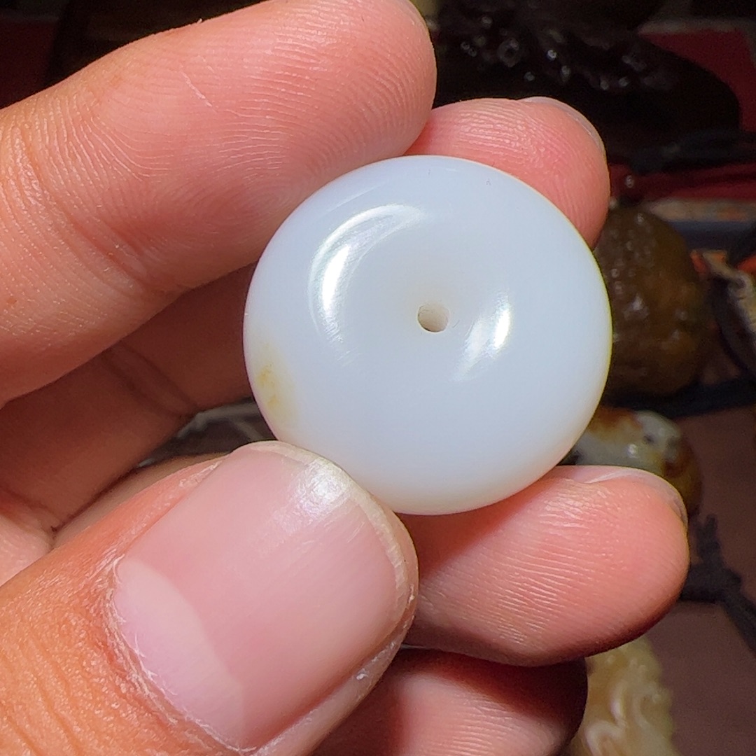 小***白和田玉未镶嵌颈饰