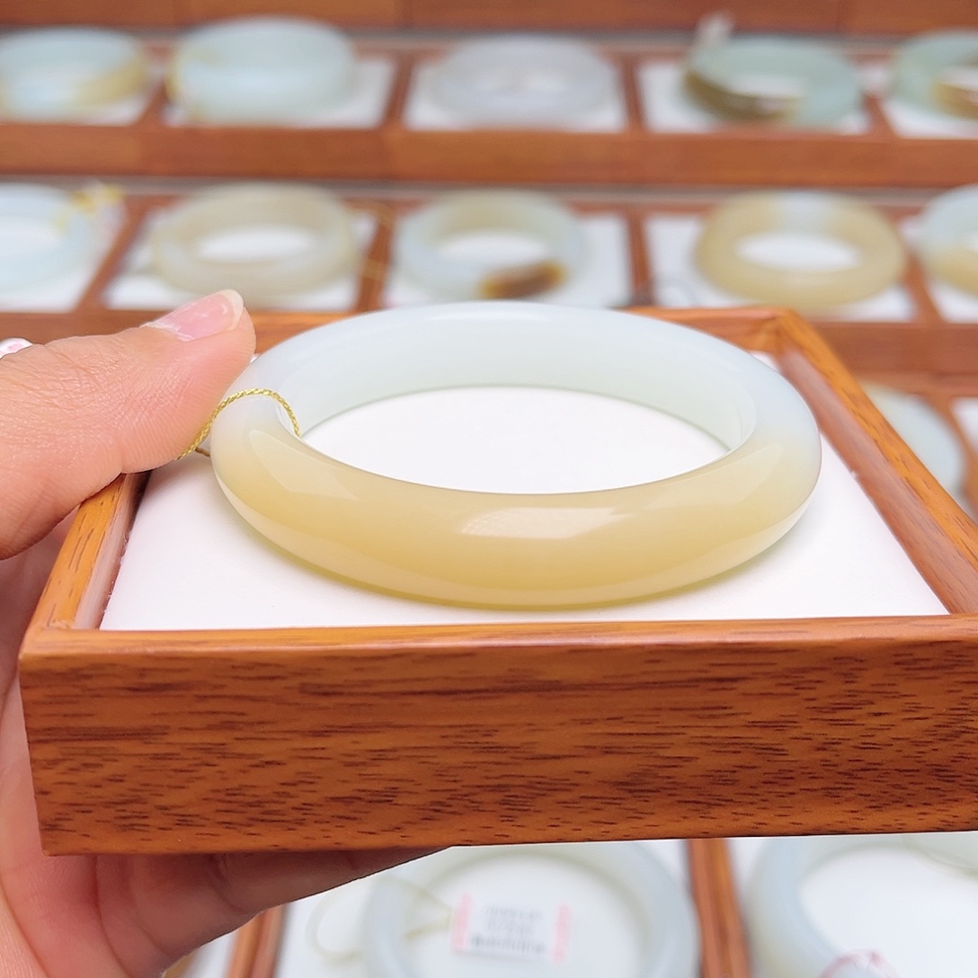 和田玉手镯未镶嵌55.8