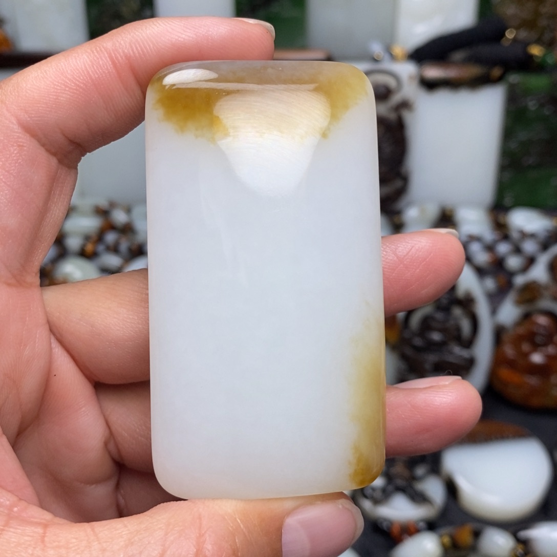 和田玉颈饰未镶嵌好****在