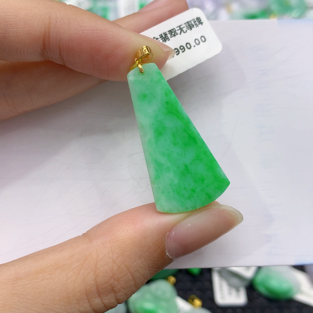 颈饰18K金镶嵌翡翠