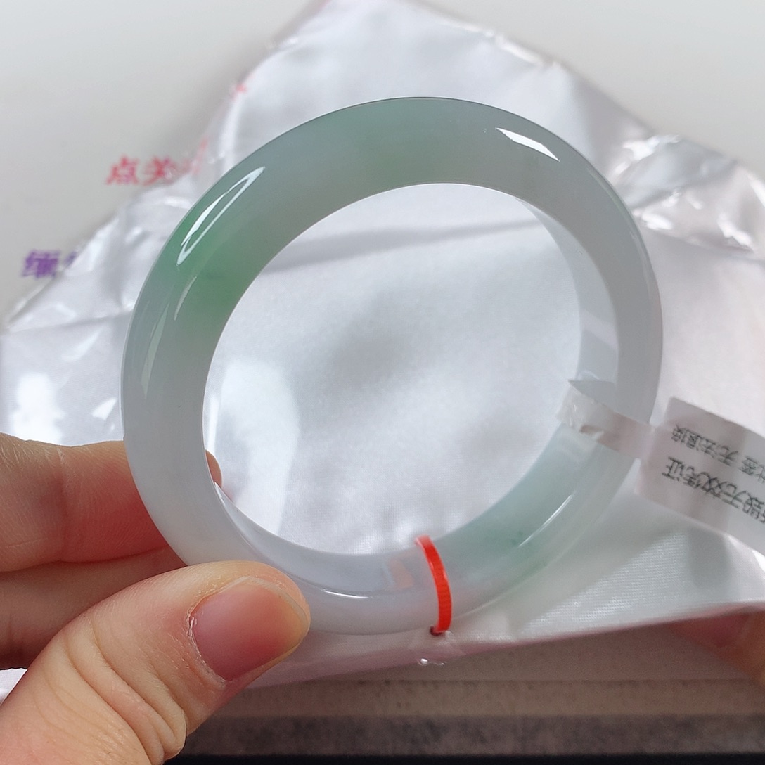 翡翠手镯未镶嵌⑦④