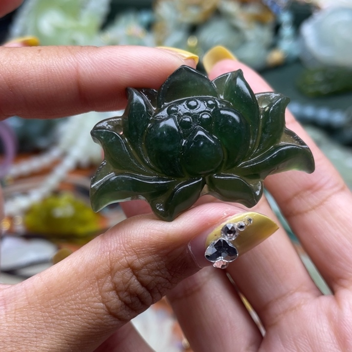 蛇纹石玉未镶嵌吊坠