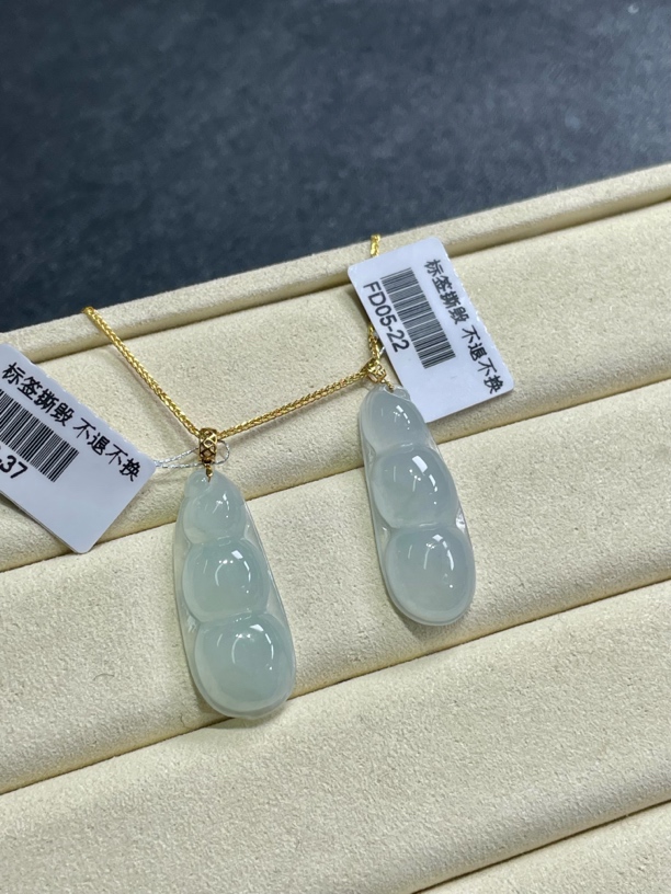 天然缅甸翡翠豆子吊坠多样性发其一