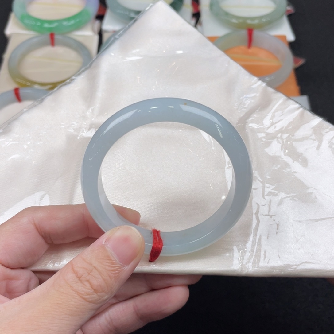 翡翠手镯未镶嵌51.7正圈