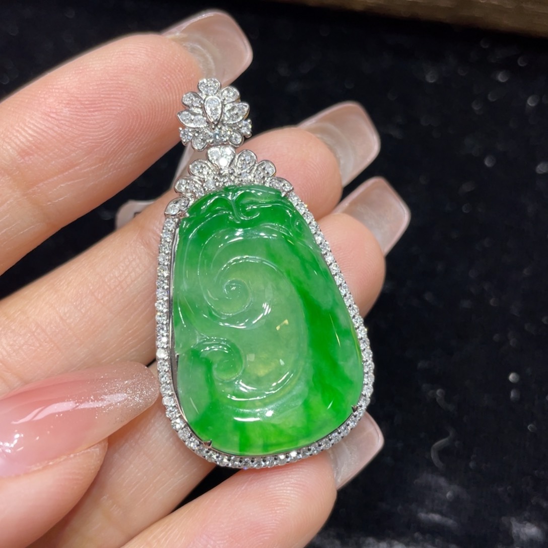 翡翠颈饰18K金镶嵌天然缅甸翡翠