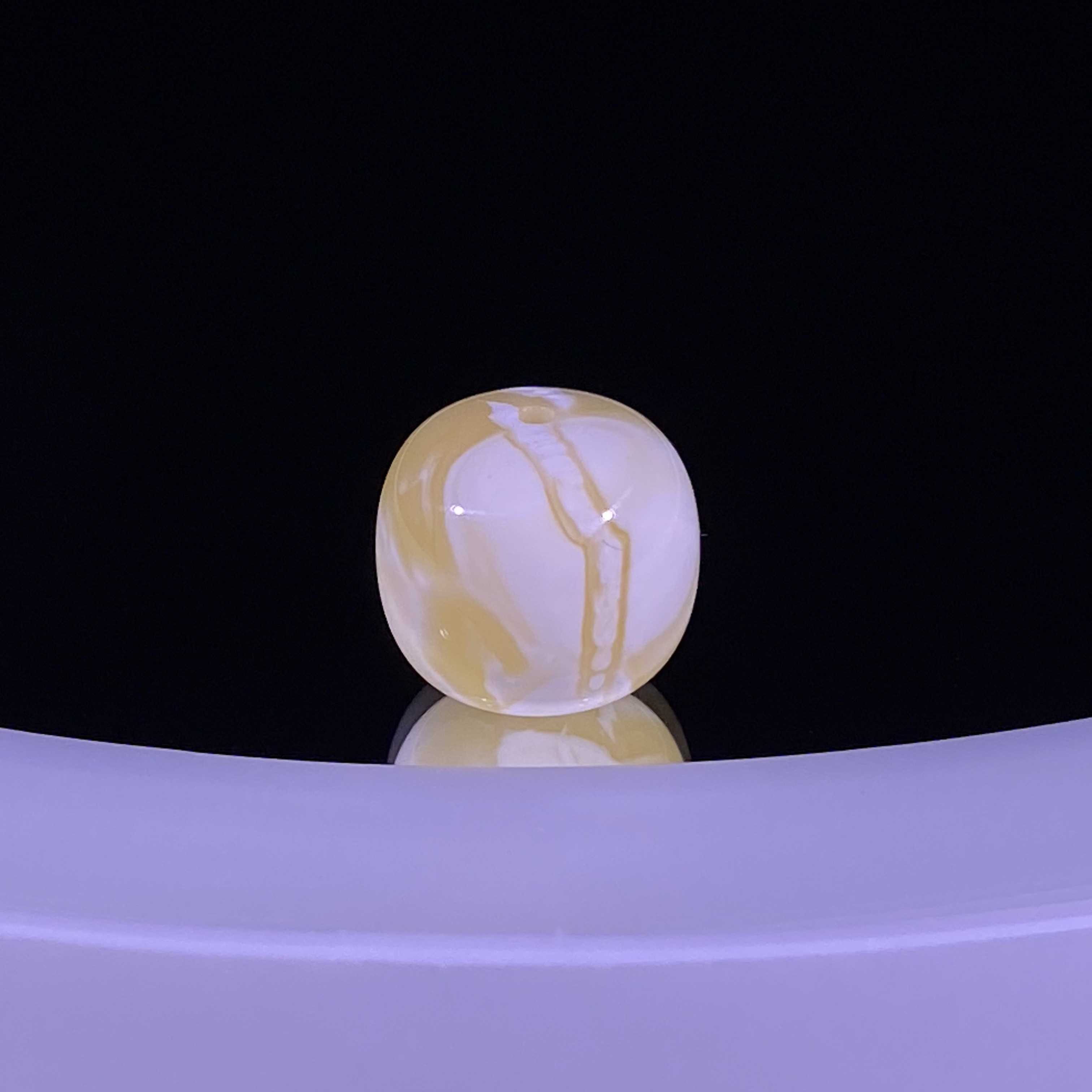 13.6mm漆瓷白浓蜡妖花蜜蜡老型 