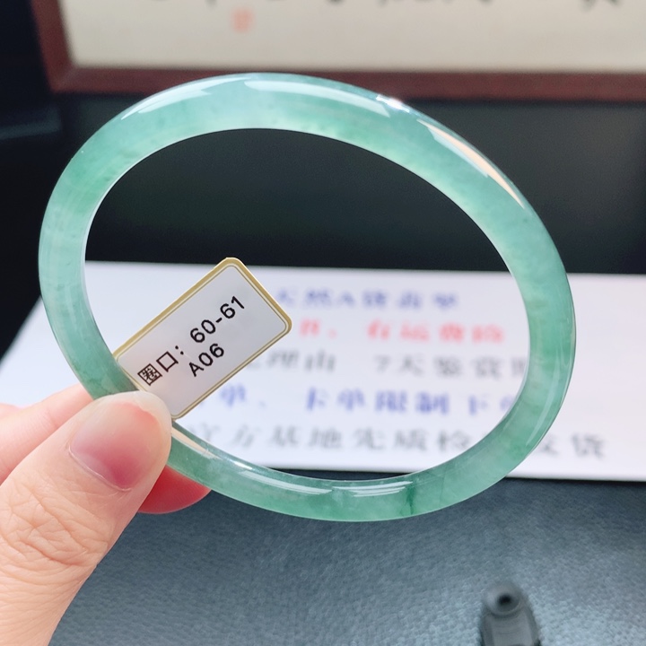 翡翠未镶嵌手镯翡翠手镯79