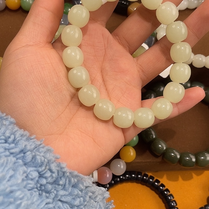 紧***咒和田玉未镶嵌手串