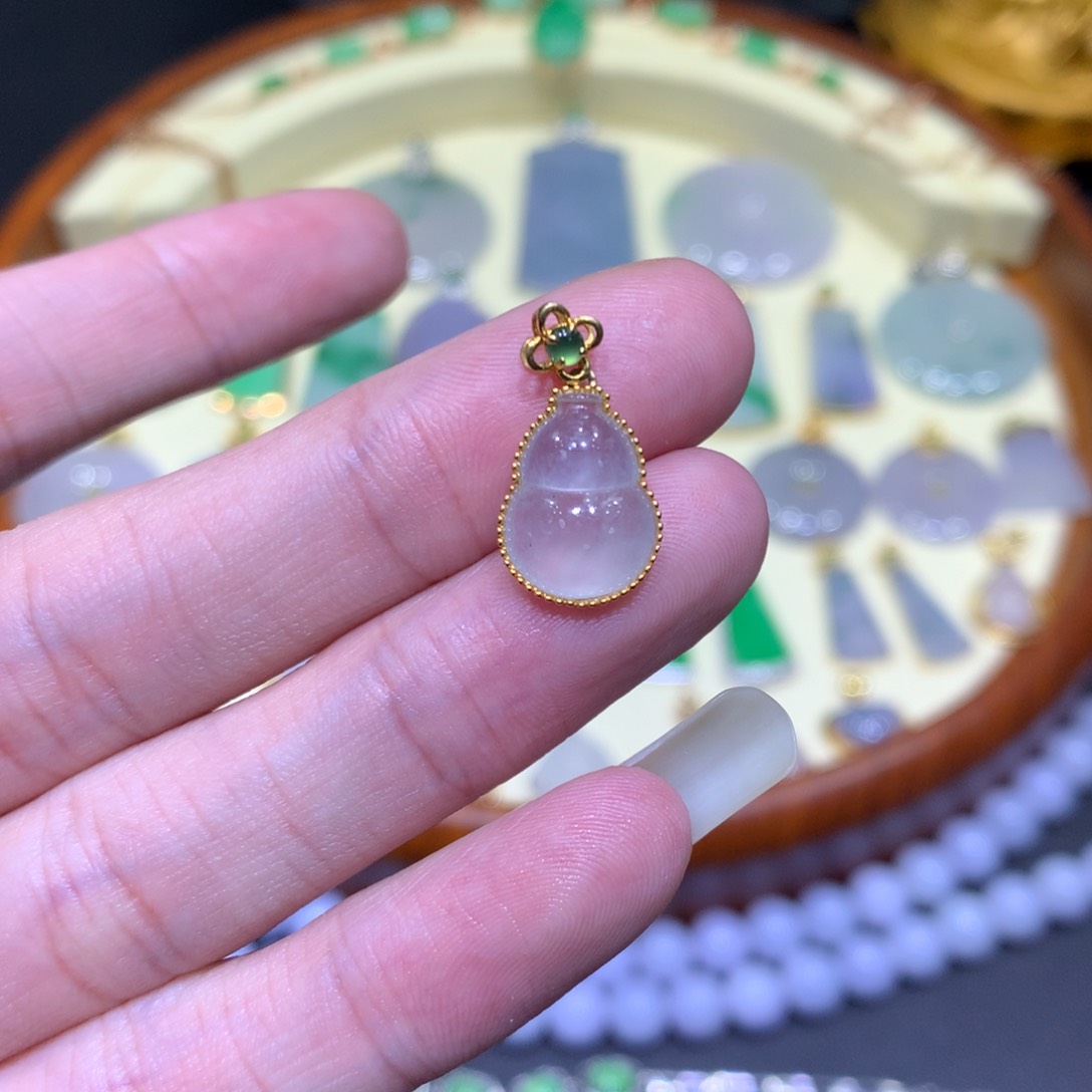 翡翠吊坠(不含链)18K金镶嵌