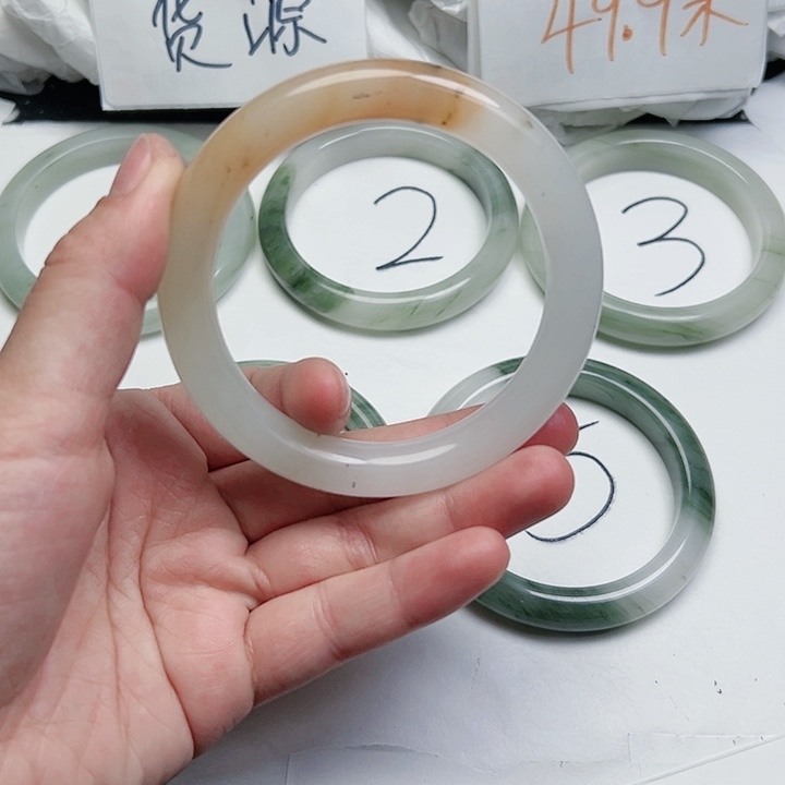 石英质玉手镯未镶嵌