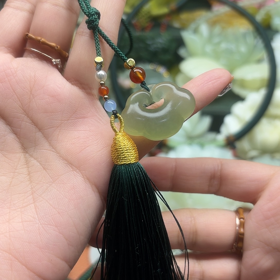 蛇纹石玉未镶嵌吊坠