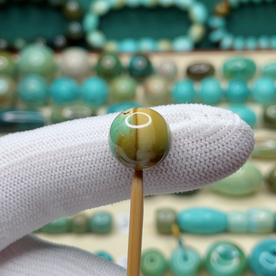 绿松石未镶嵌颈饰