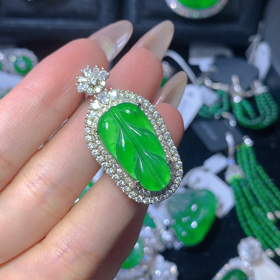 翡翠颈饰银S925镶嵌翡翠