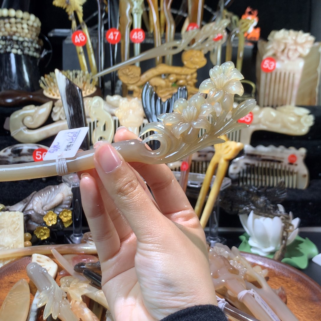 非金属白水精雕百合花